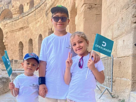 3 Kinder, die ebenfalls mithalfen