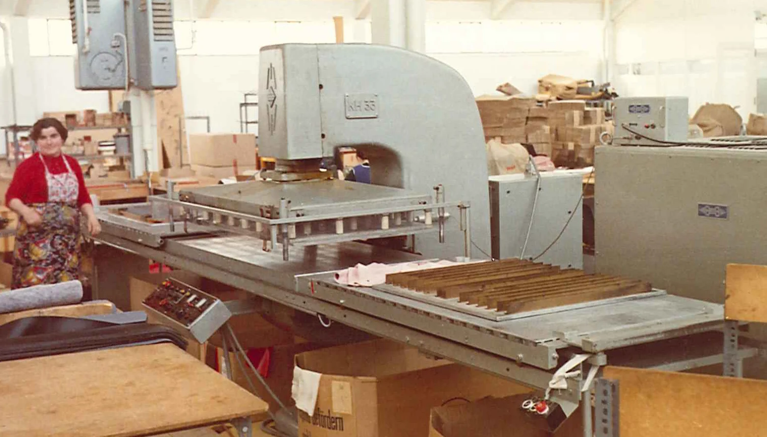 A high-frequency welding system from the years 1958 to 1968. 