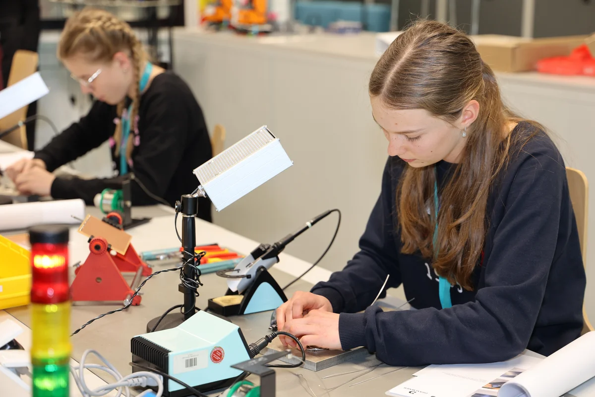 The participants learned about the company's technical professions at a total of three stations.