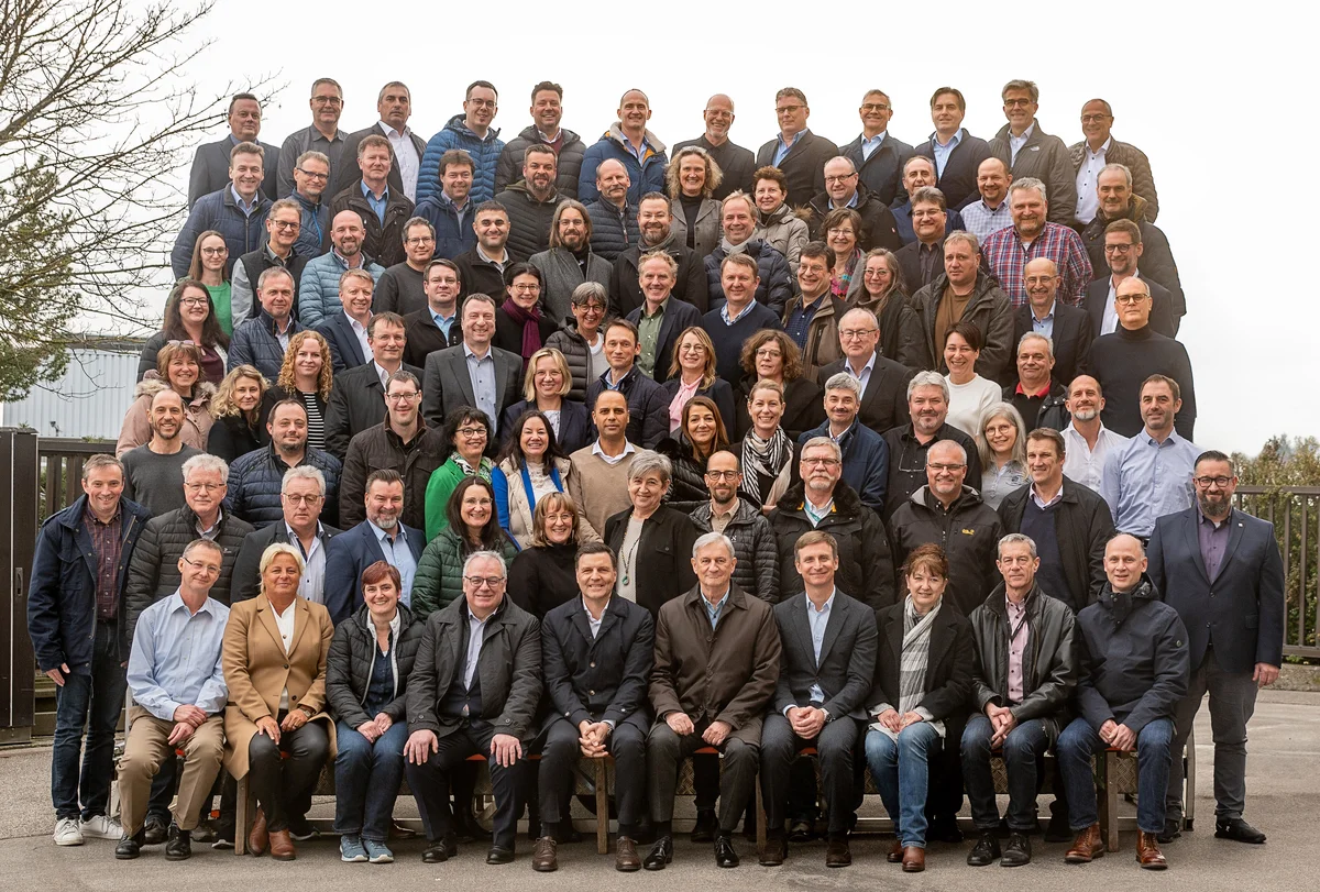 Those celebrating 25 years of service with the company management and representatives of the works council.