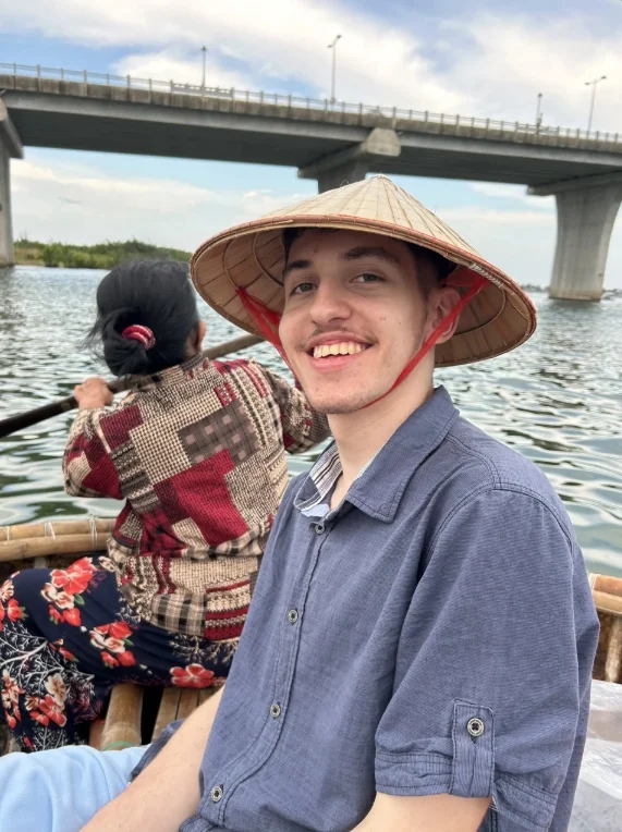 Azubi Daniel bei einer Bootstour