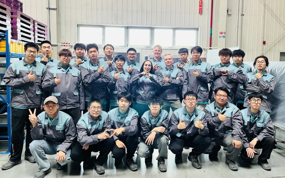Gruppenfoto der Azubis im chinesischen Werk