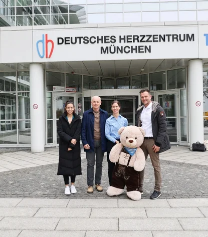 Joana Stöckl und Tom Wallner von DRÄXLMAIER, mit Stiftungsleiterin Linda Röß und Johannes Montag. 