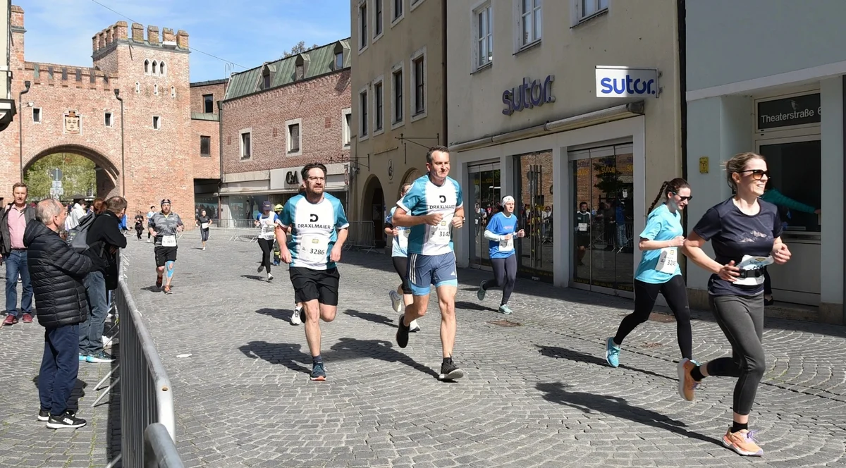 Kollegen beim Lauf in der Landshuter Altstadt