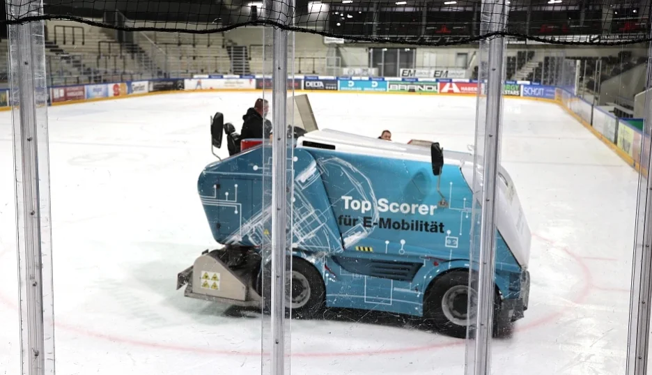 DRÄXLMAIER Eismaschine in einer Eishockeyhalle