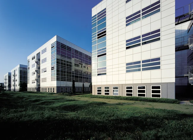 The picture shows DRÄXLMAIER buildings at the site in Vilsbiburg.