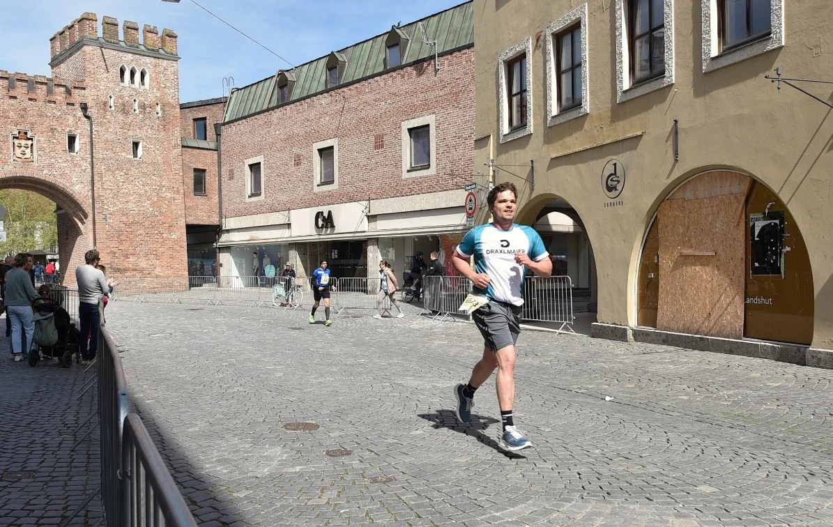 Kollege beim Lauf in der Landshuter Altstadt