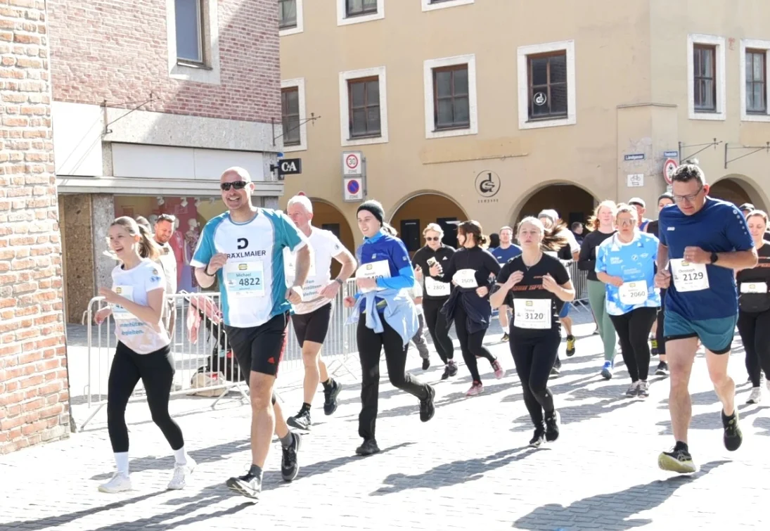 Kollegen beim Lauf in der Landshuter Altstadt