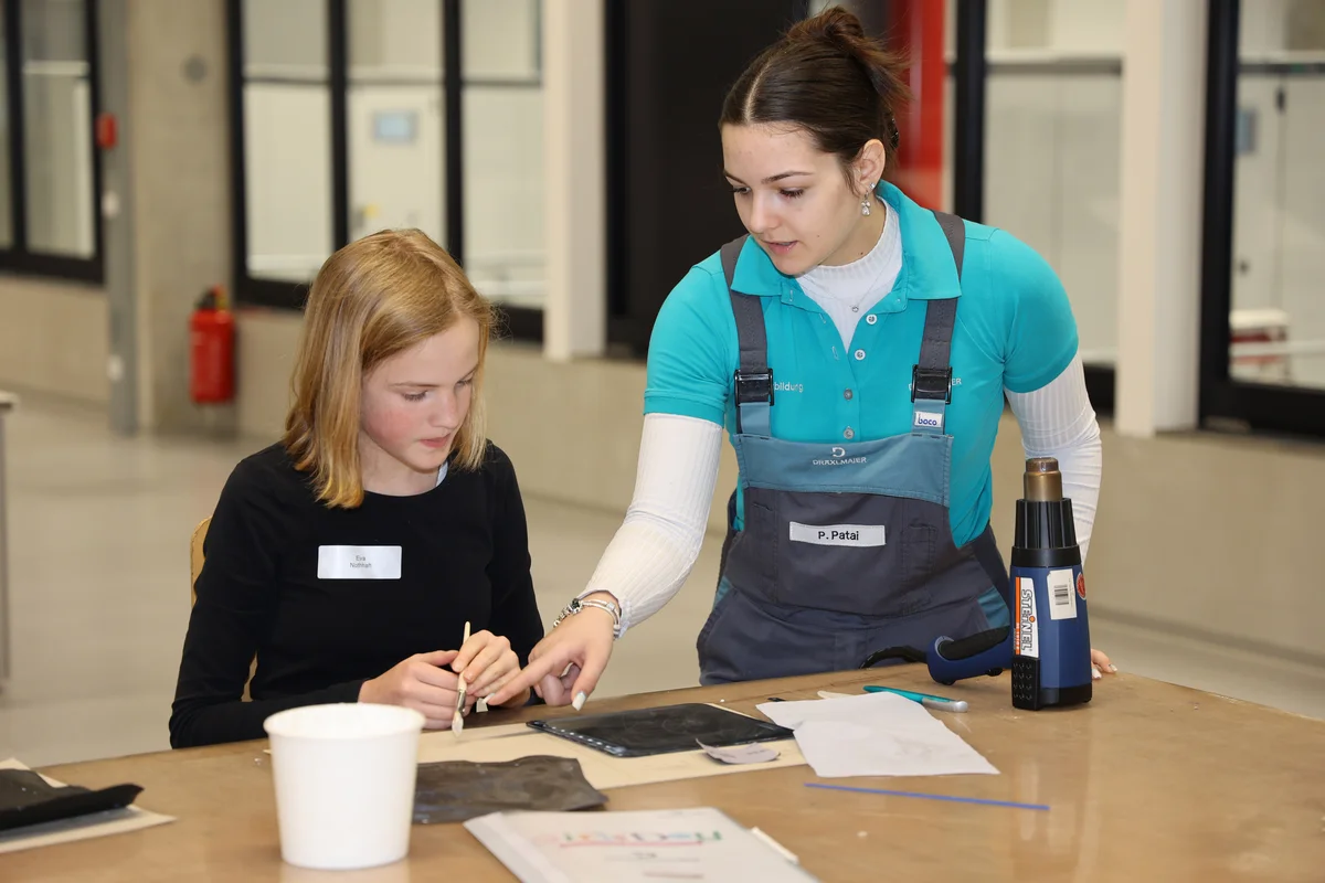 The DRÄXLMAIER Group trainees were there to provide the participants with advice and support, as did the trainers.