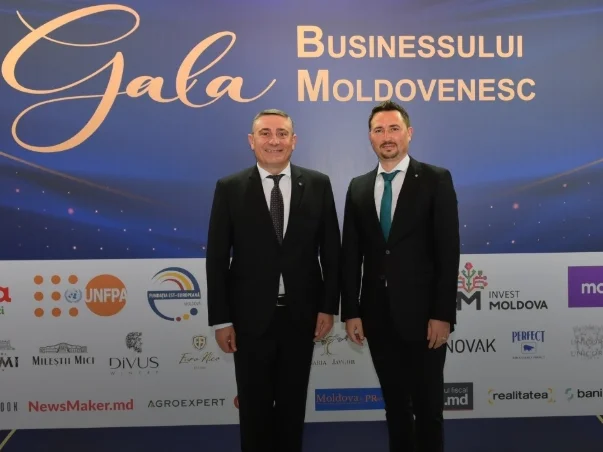 Vadim Bubulici, Head of Professional Education Moldova (rechts), gemeinsam mit Sergiu Harea, Präsident der Industrie- und Handelskammer der Republik Moldau (links).