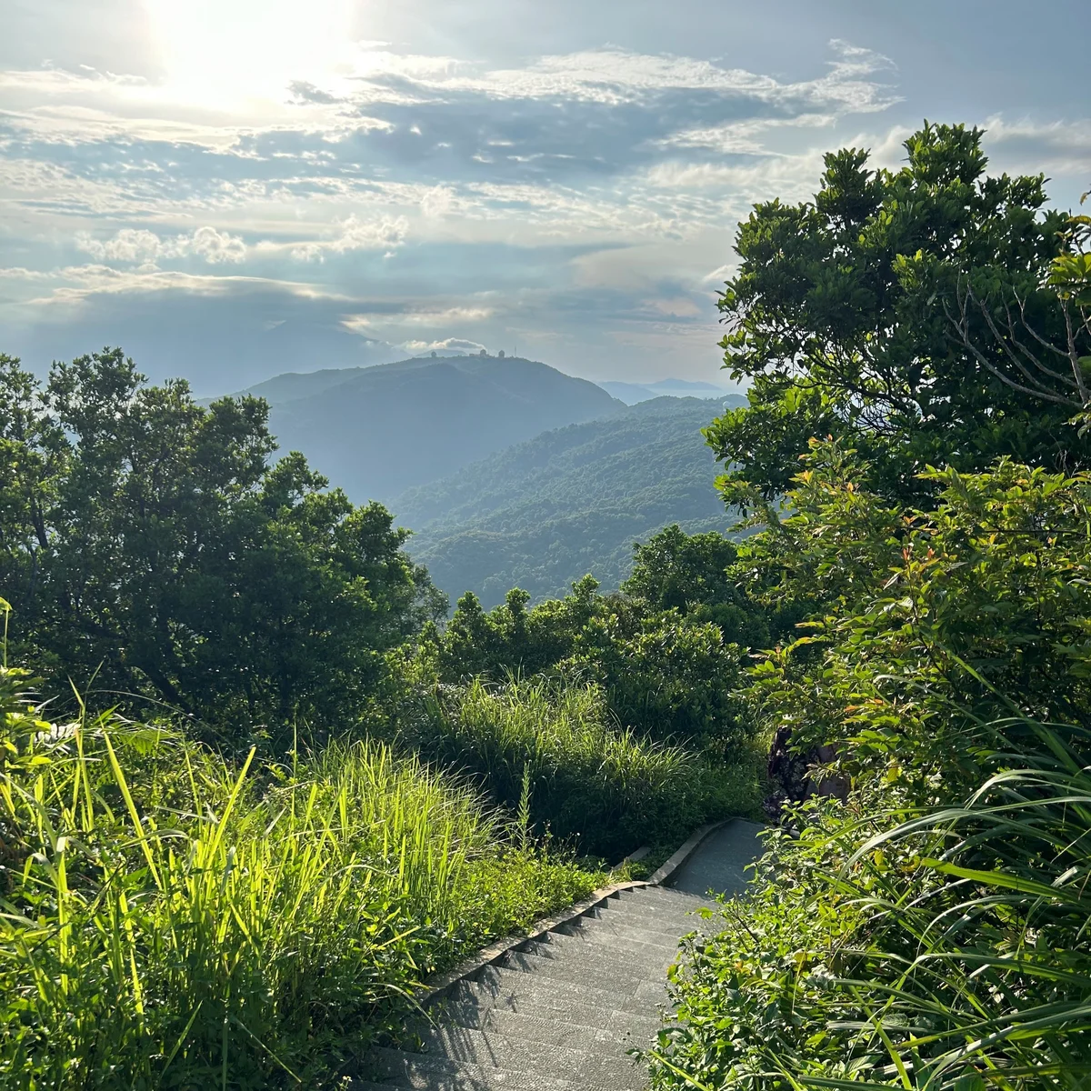 Blick von der Aussichtsplattform auf den Mamorbergen bei Đà Nẵng