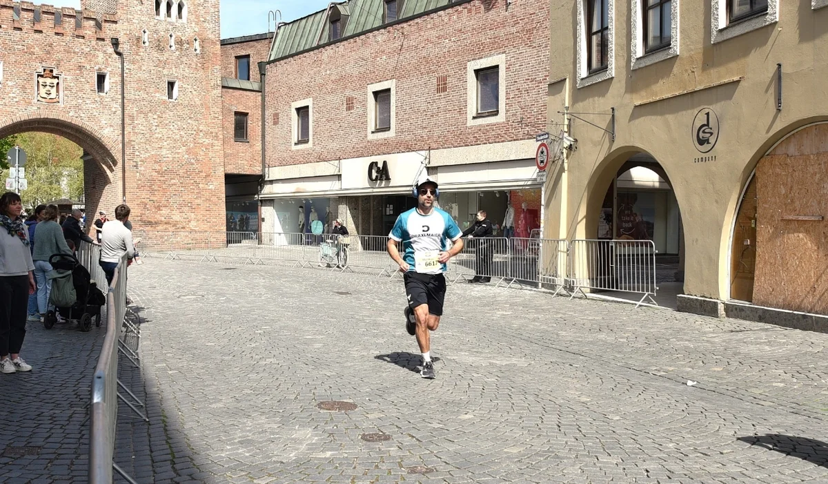 Kollege beim Lauf in der Landshuter Altstadt